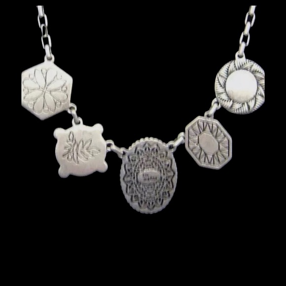 Lia Sophia Nostalgia Cameo Victorian Retired NWT - Picture 3 of 8